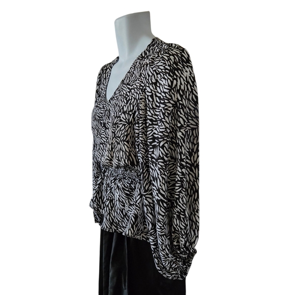 Vince Camuto Black and White Leaf Print Blouse - Picture 4 of 9